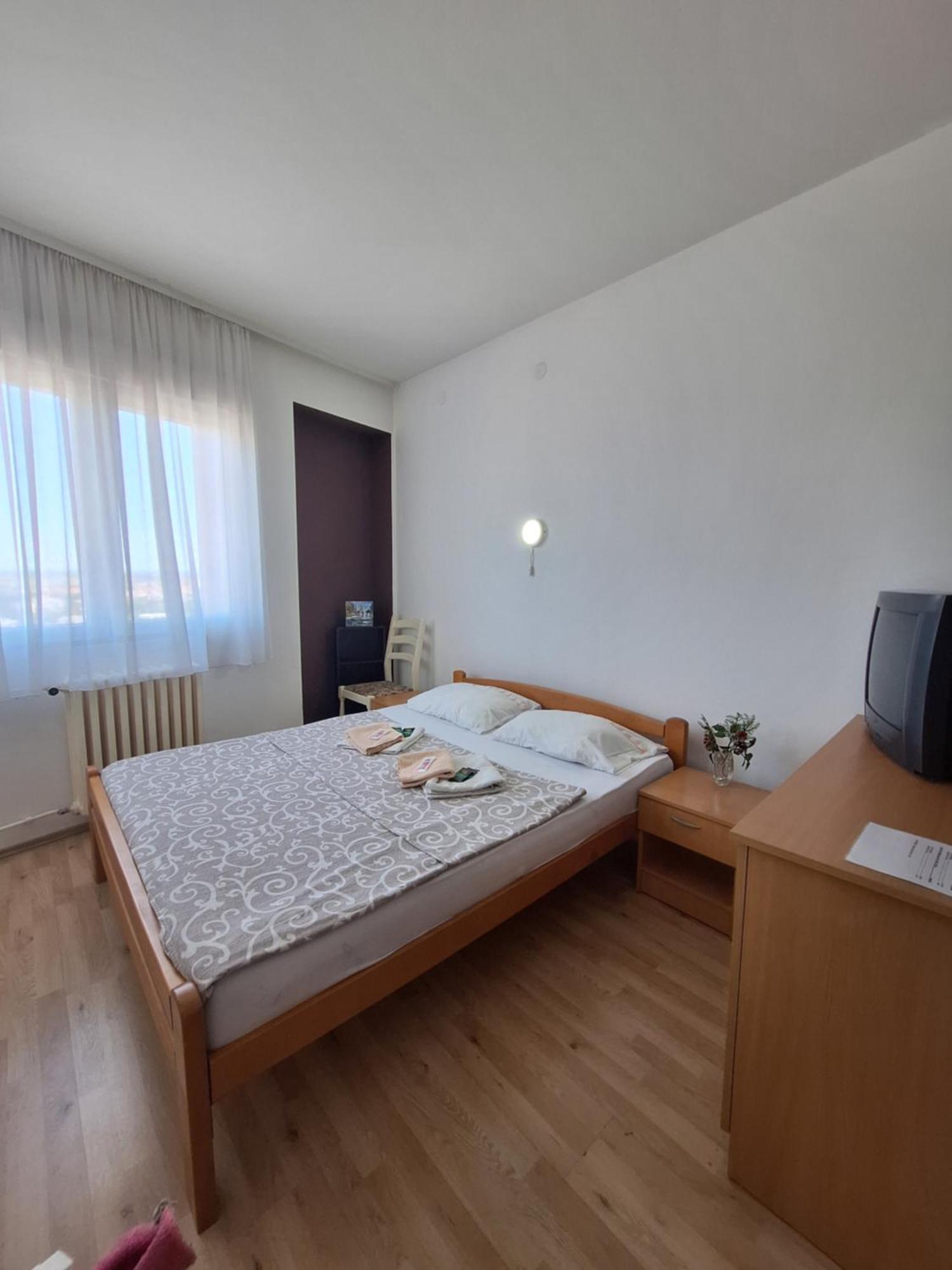 Hotel Konaciste Trstenik Ngoại thất bức ảnh