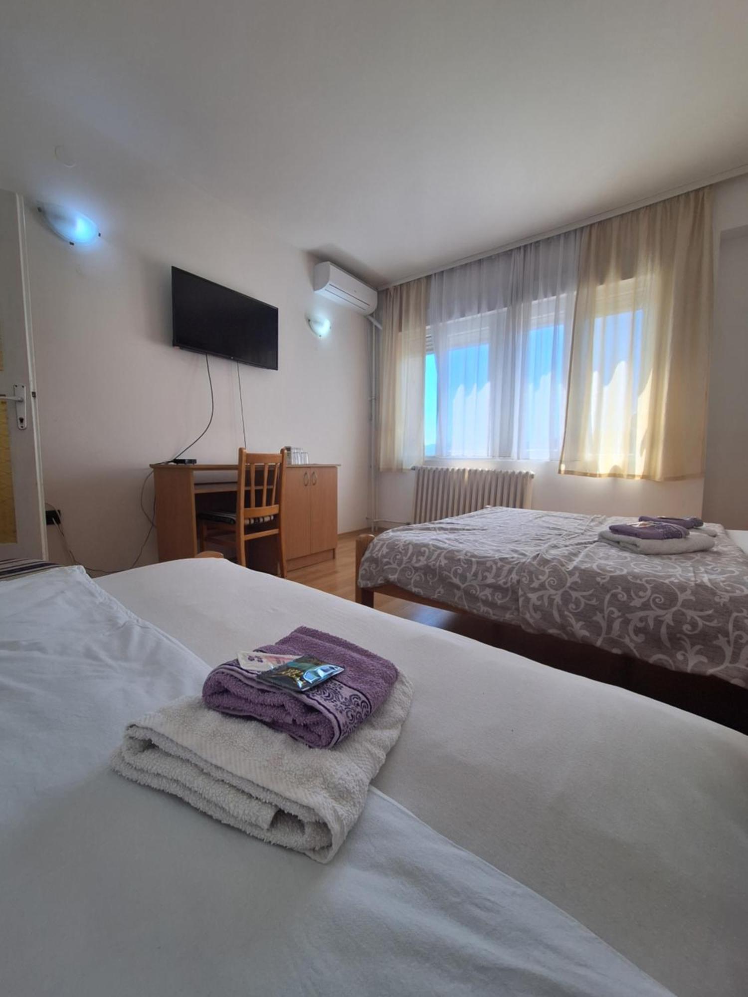 Hotel Konaciste Trstenik Ngoại thất bức ảnh